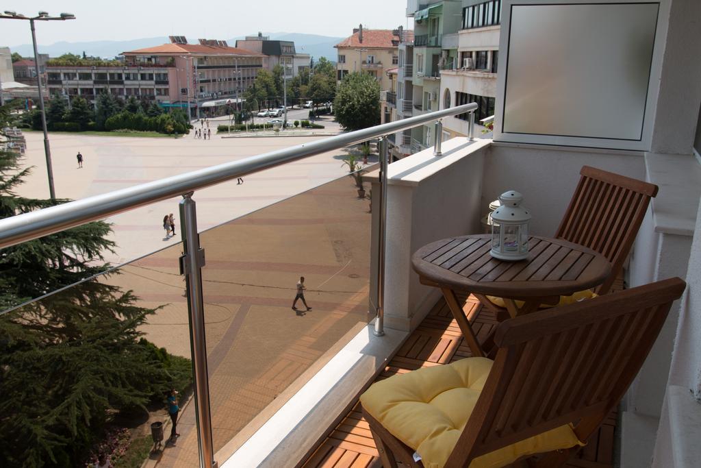 Square View Apartment Kazanlak Phòng bức ảnh
