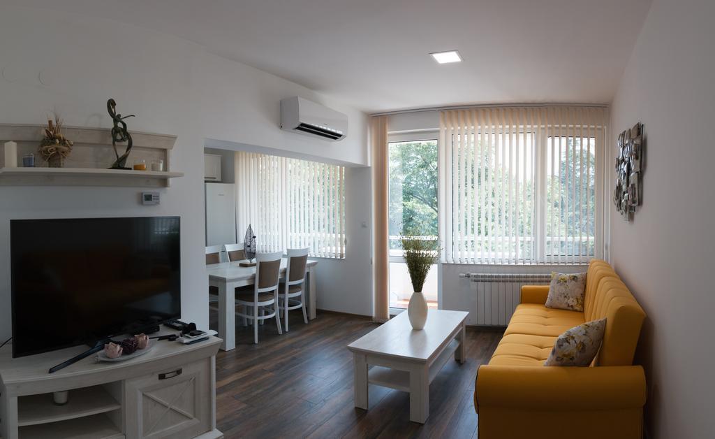 Square View Apartment Kazanlak Ngoại thất bức ảnh